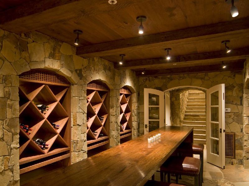 地下室潮湿：原因和解决方案